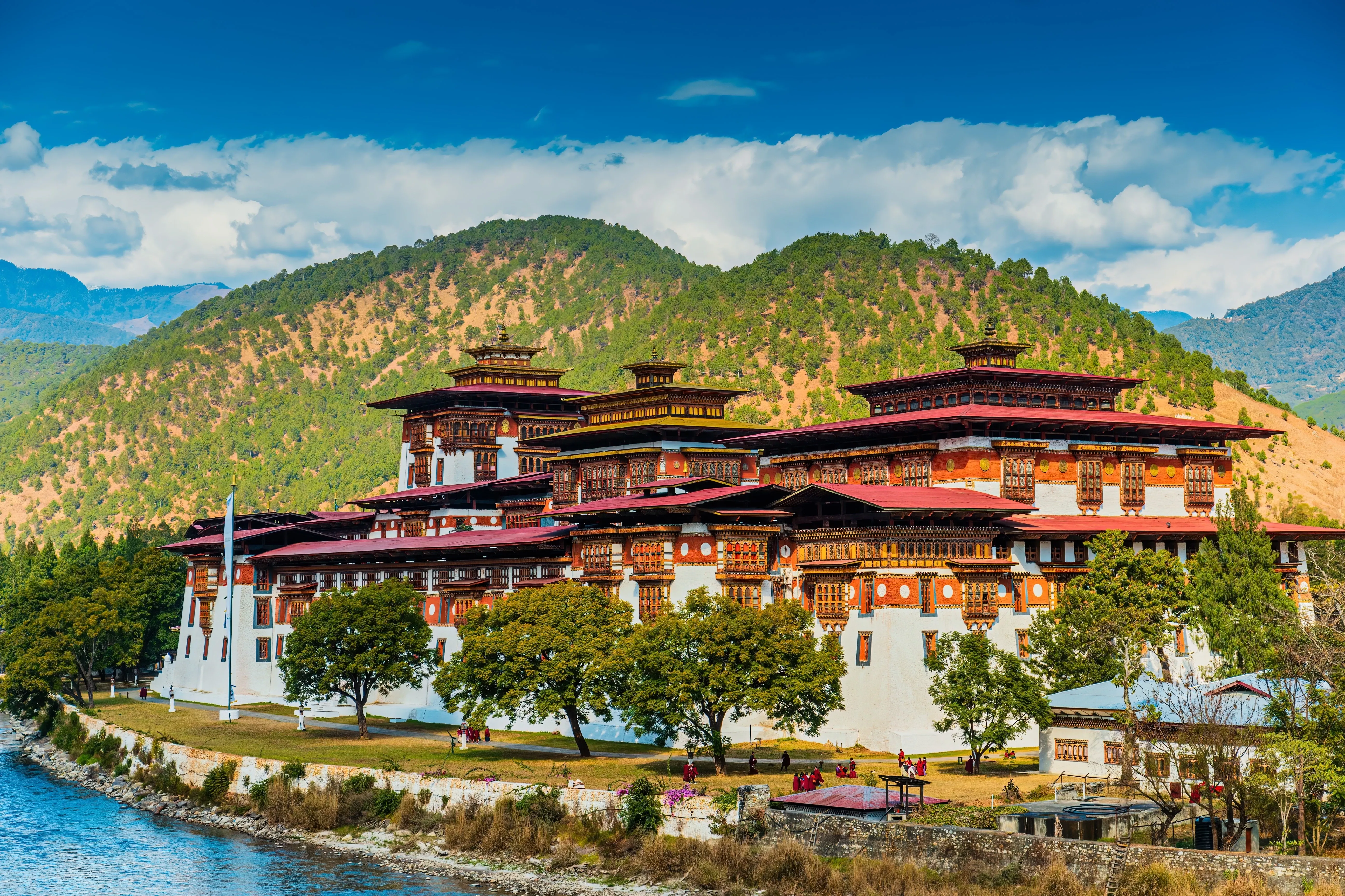 unakha dzong monastery