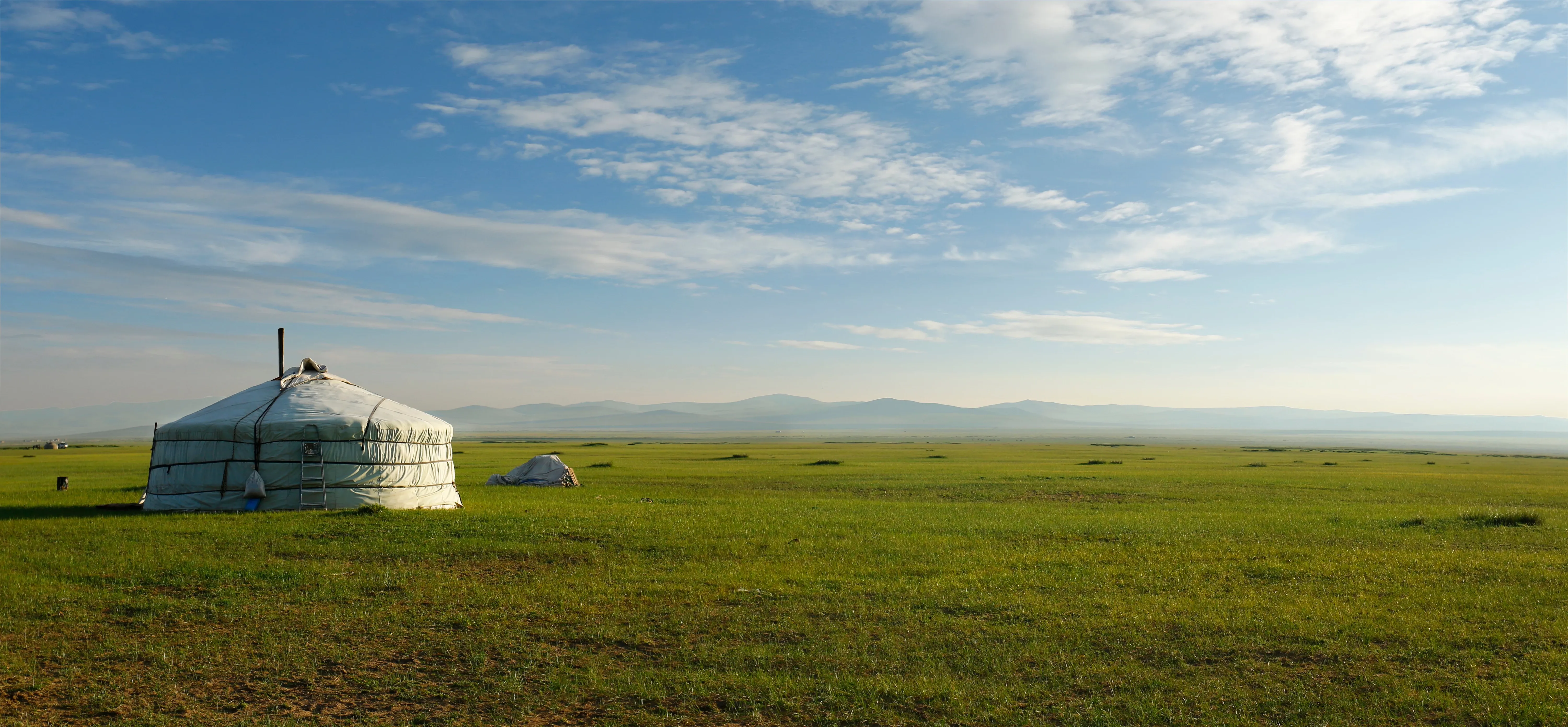 Landschaftsfoto von der Mongolei mit einer traditionellen Hütte