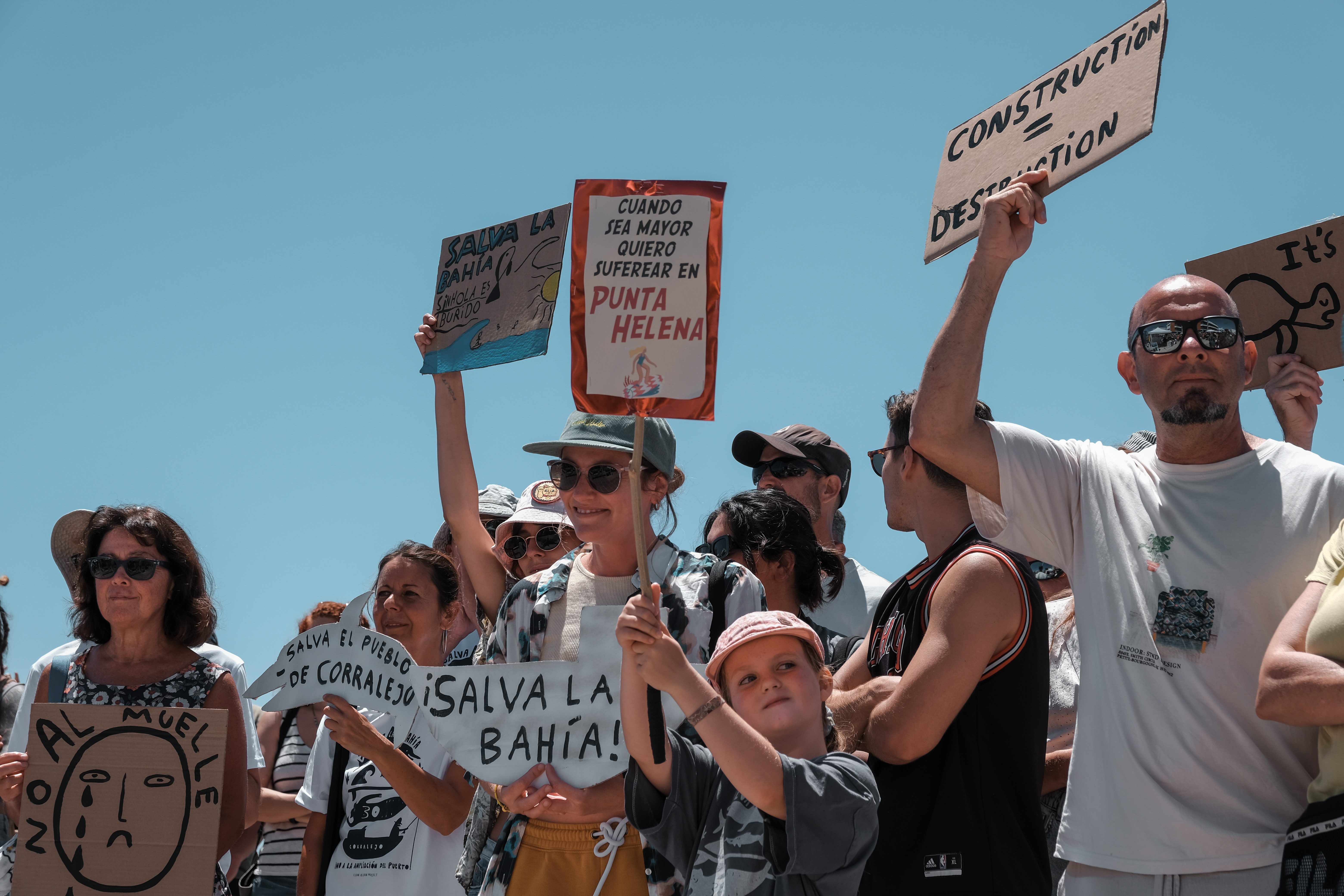 Volunteers holding up signs