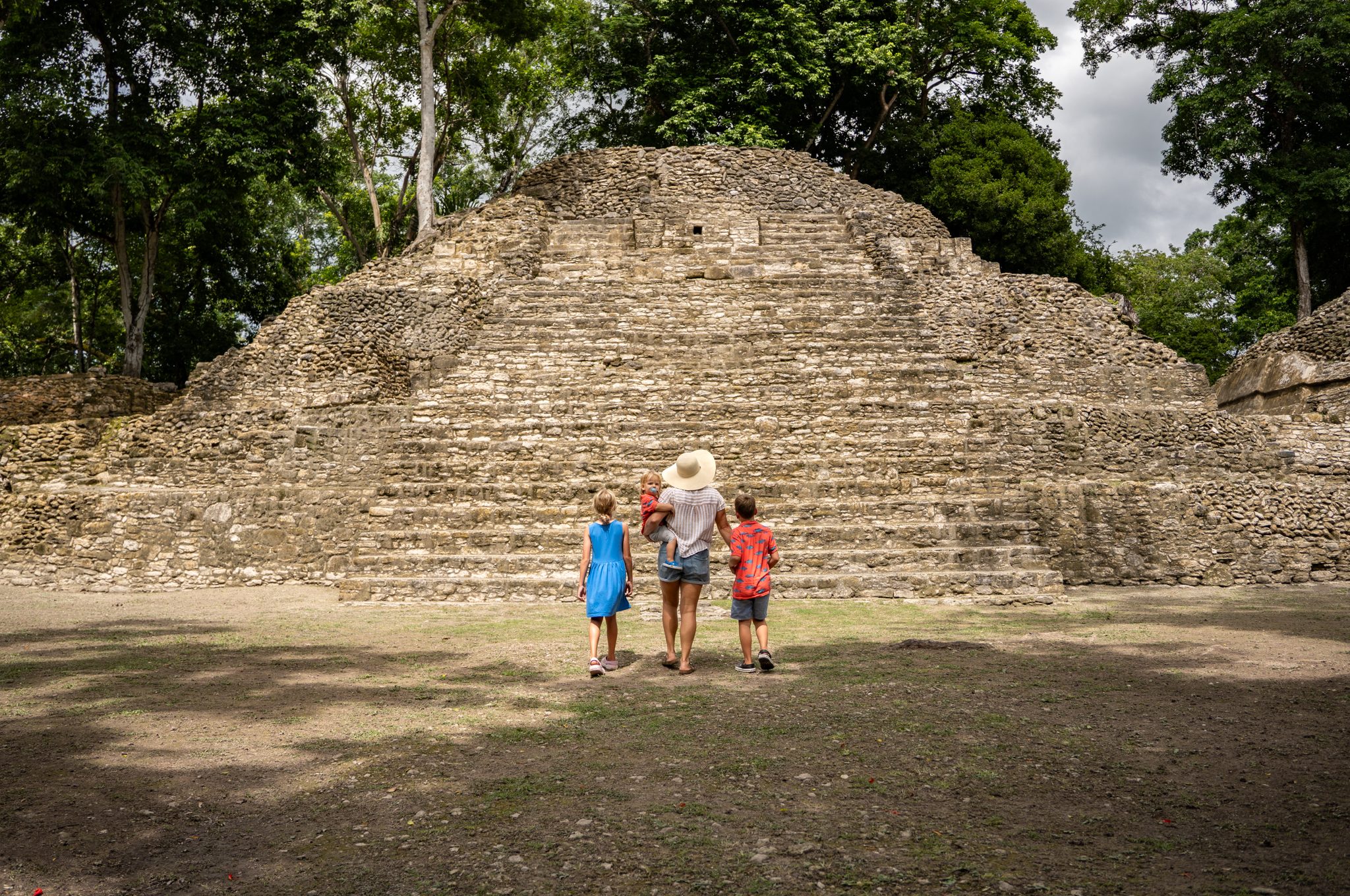 Family visiting a Mayan site