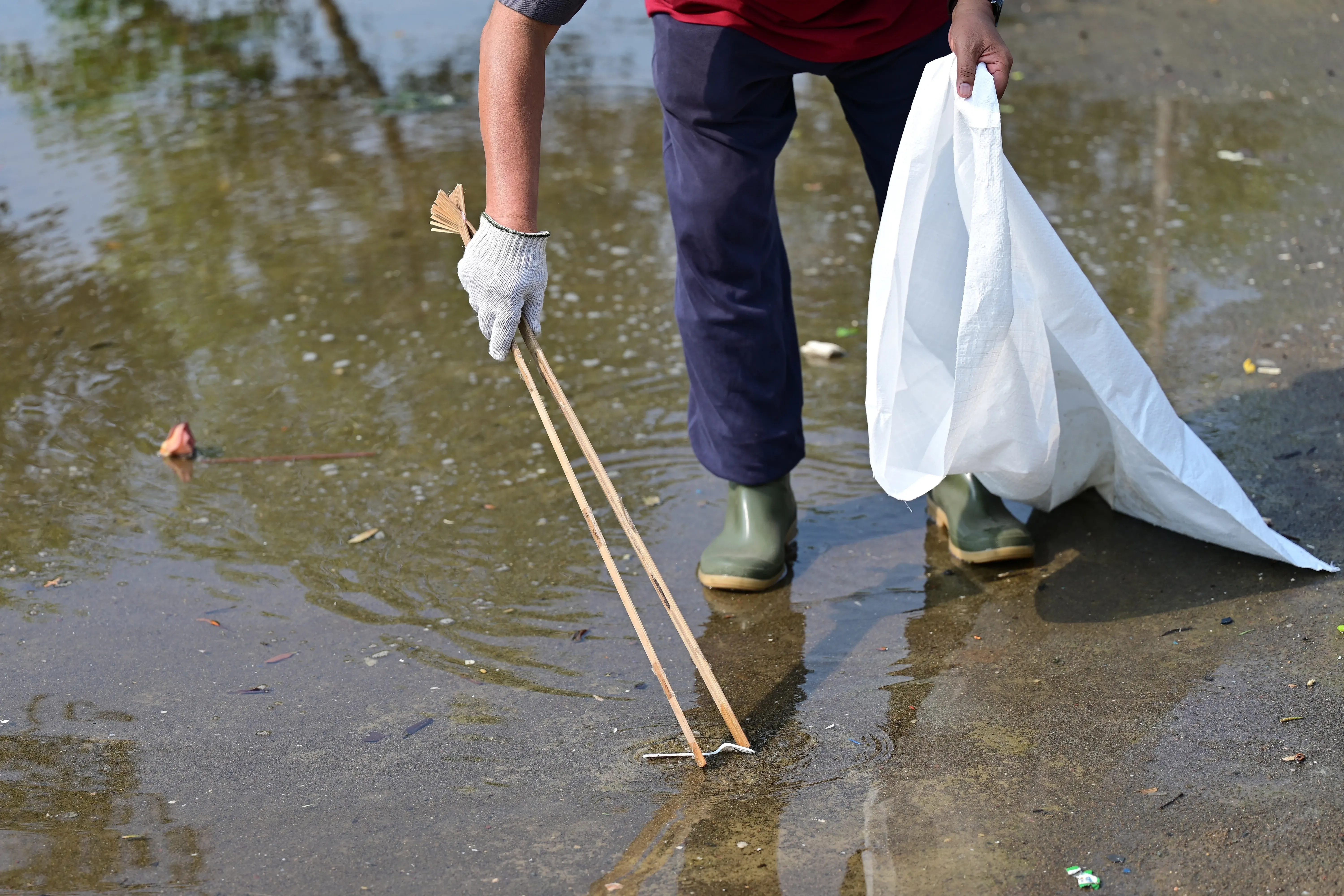 volunteer cleaning up beach