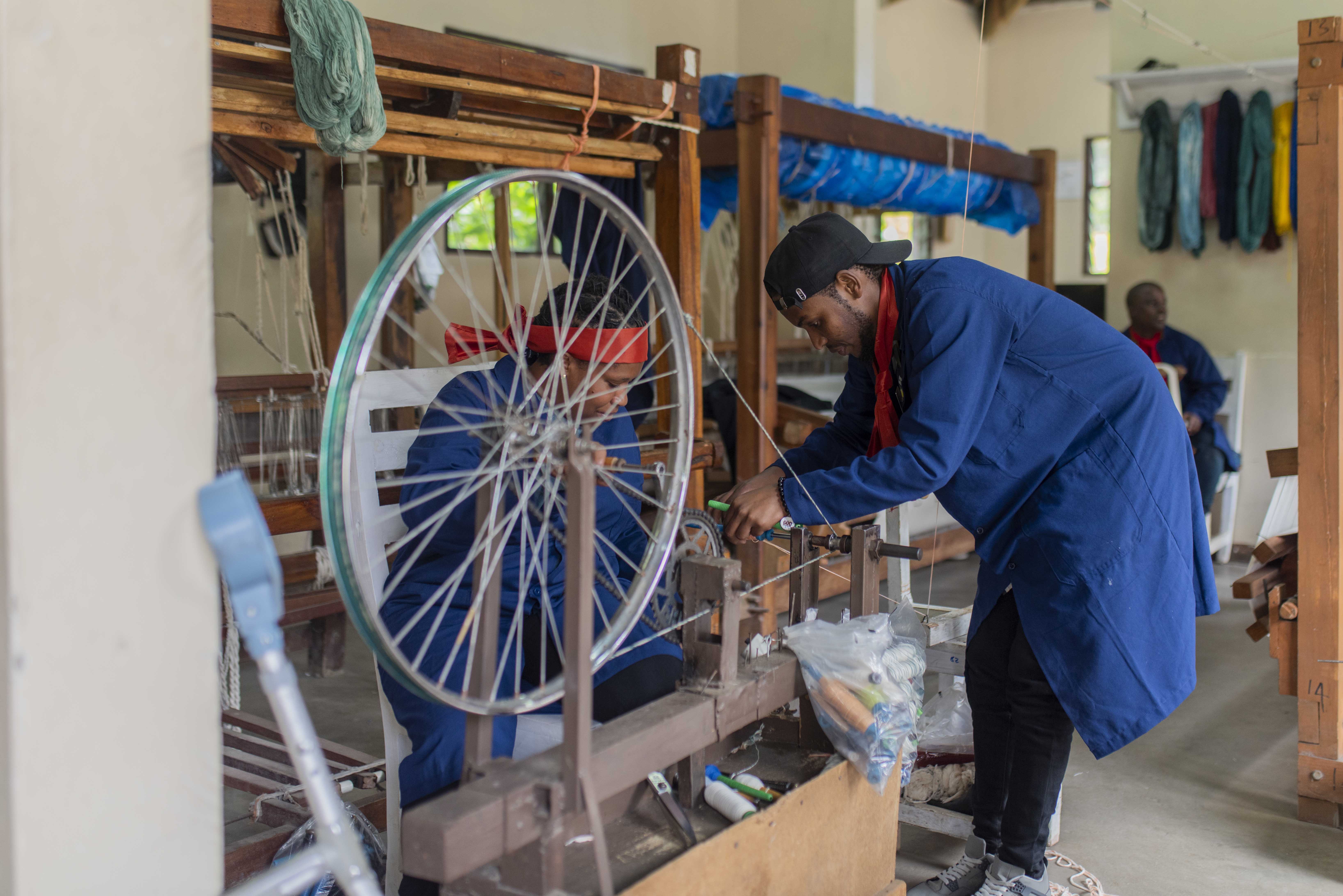 Employee spinning thread