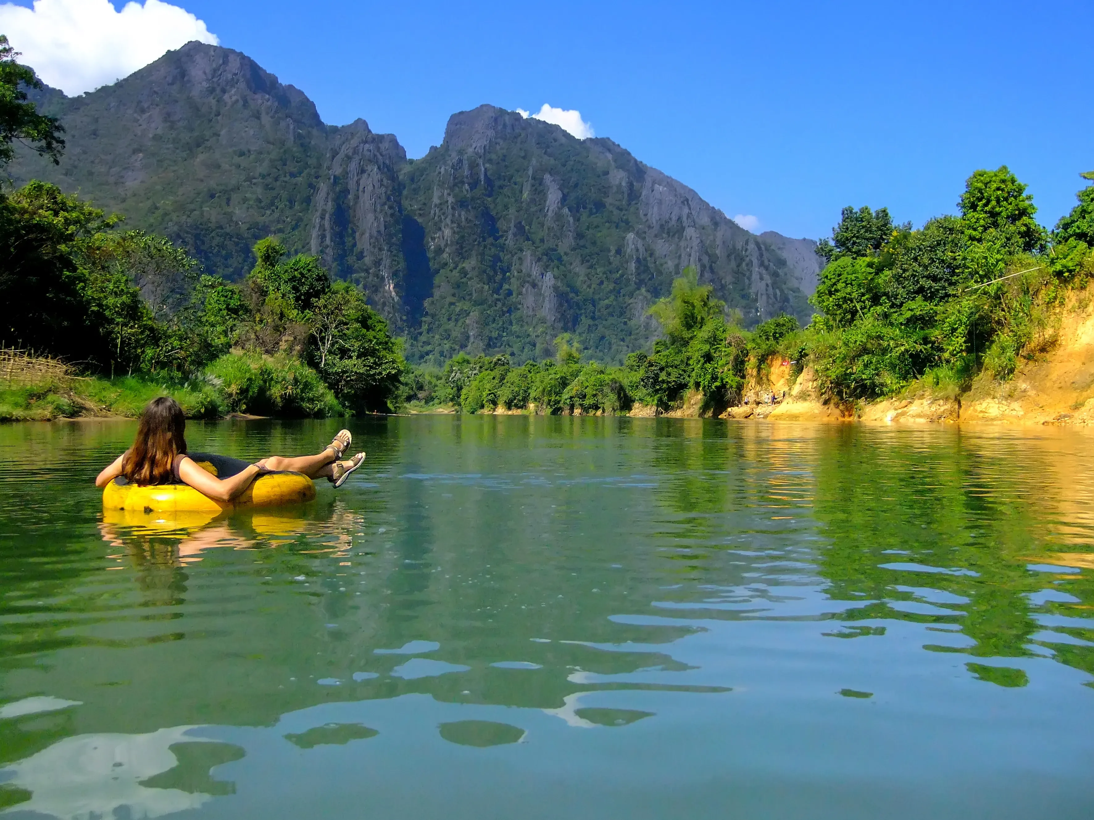vang vieng tubing