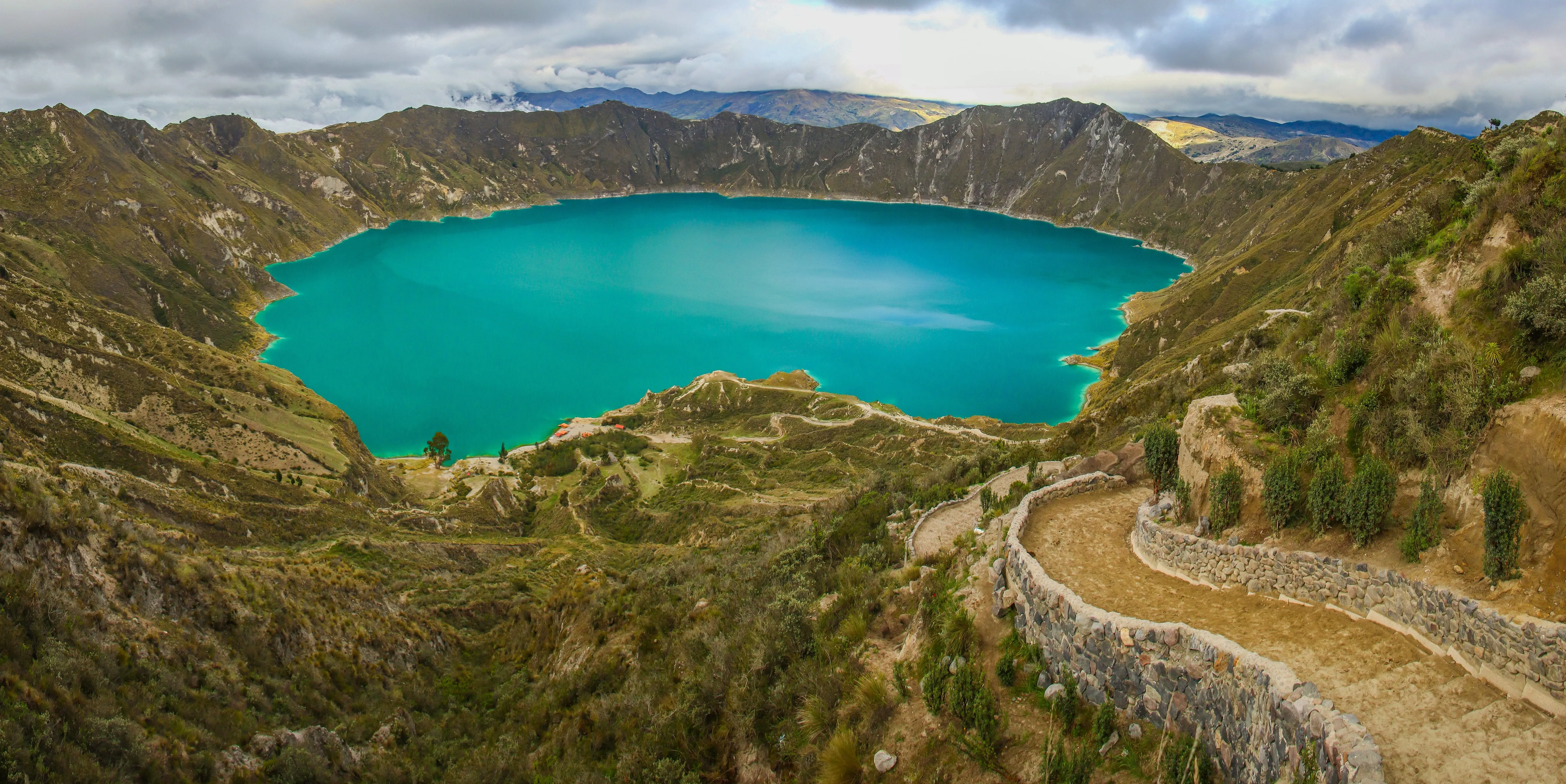 quilotoa lagune latacunga city