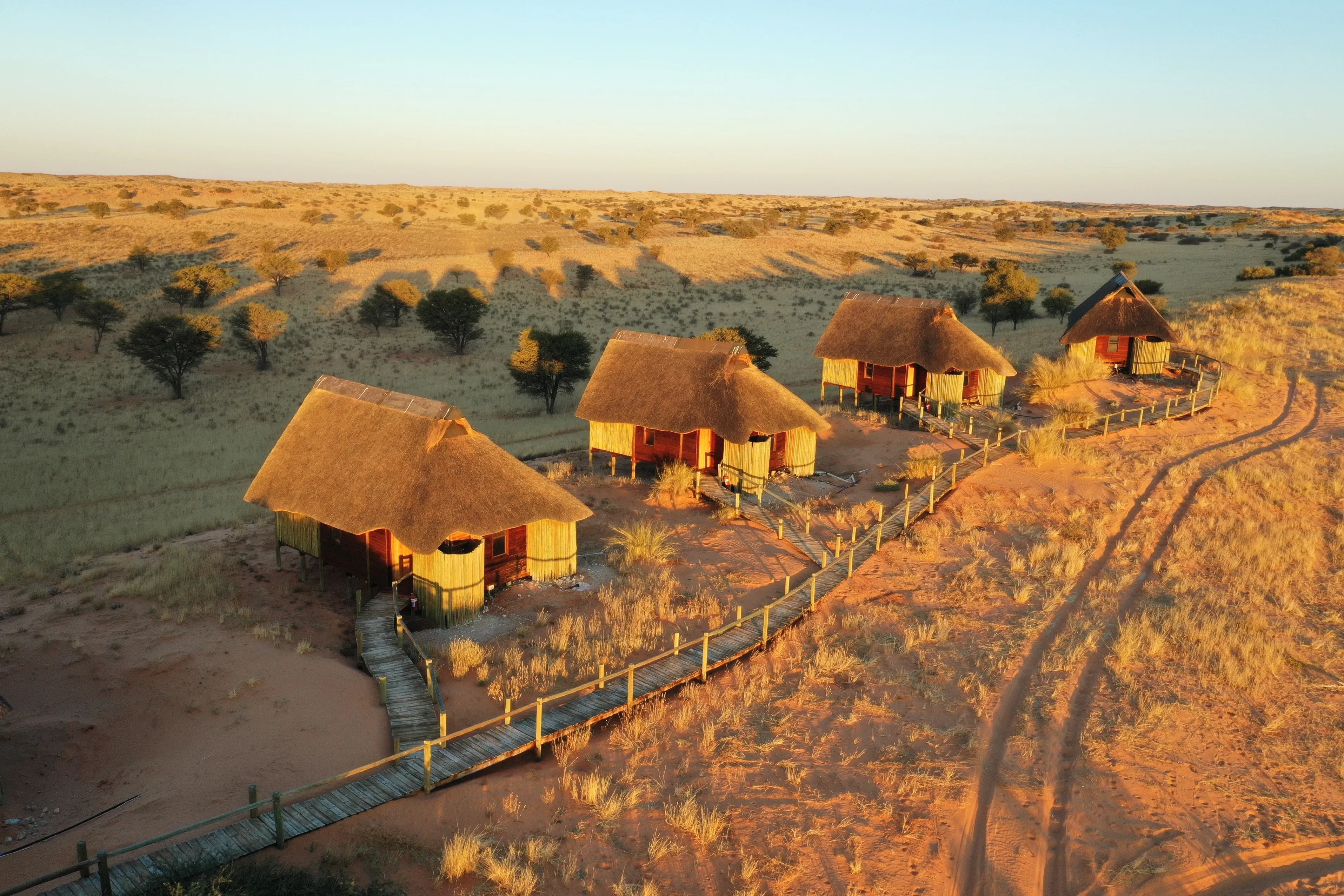 Strohgedeckte Unterkunft in Botswana