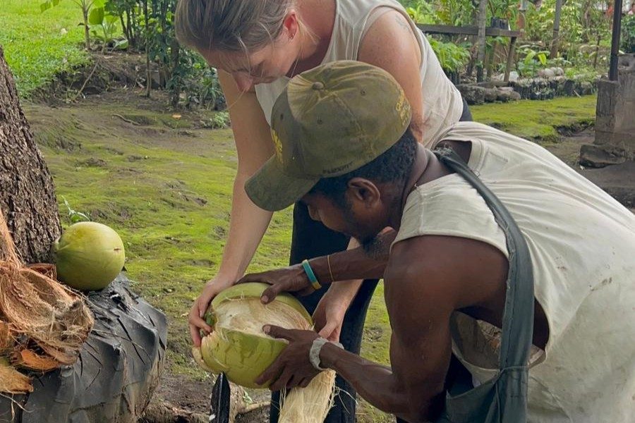 Rose husking her kulau