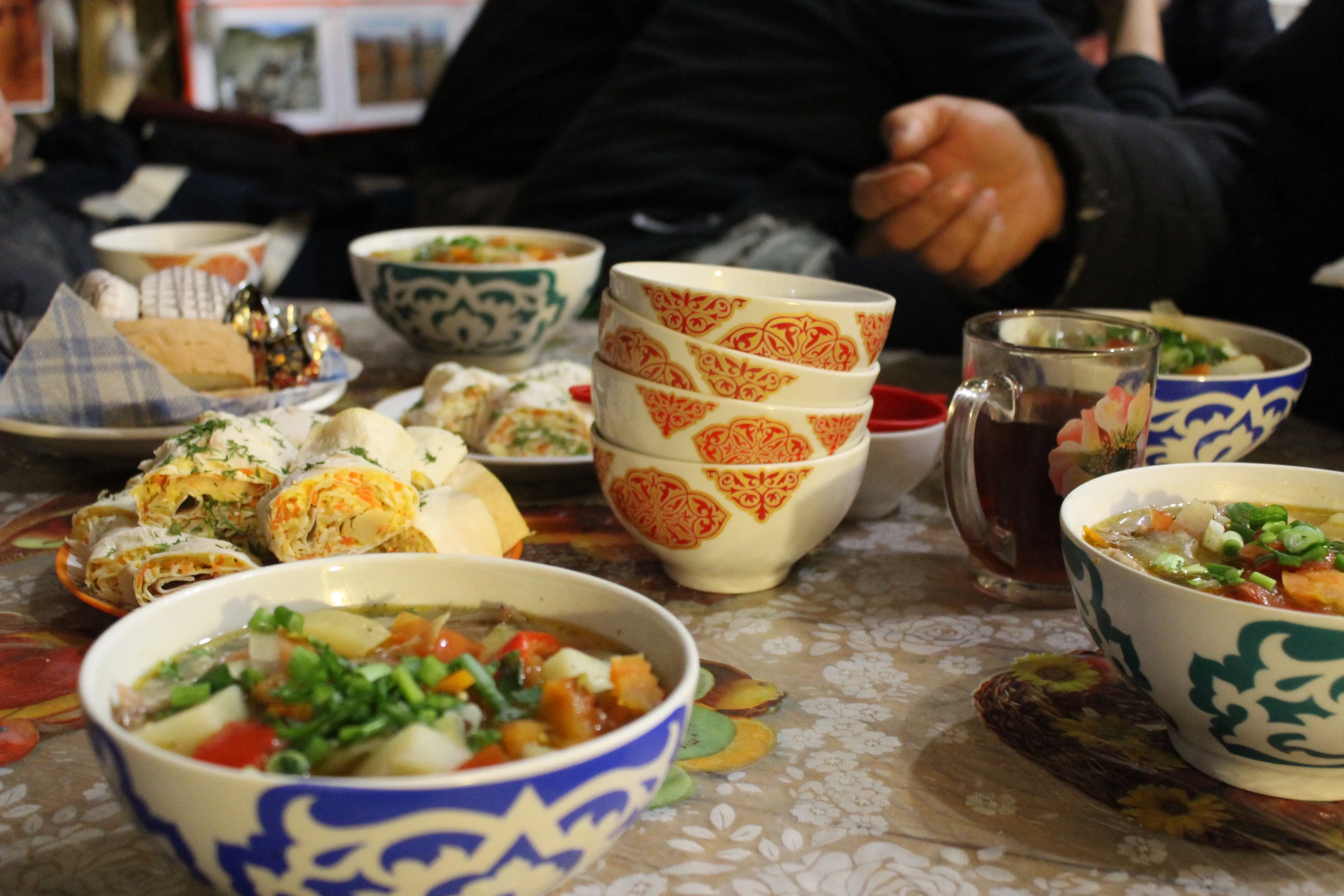 Traditionelle mongolische Essensbecher