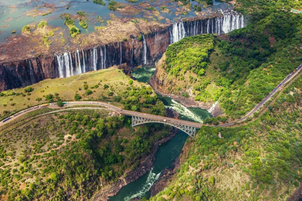 Brücke über den Fluss zwischen Sambia und Simbabwe