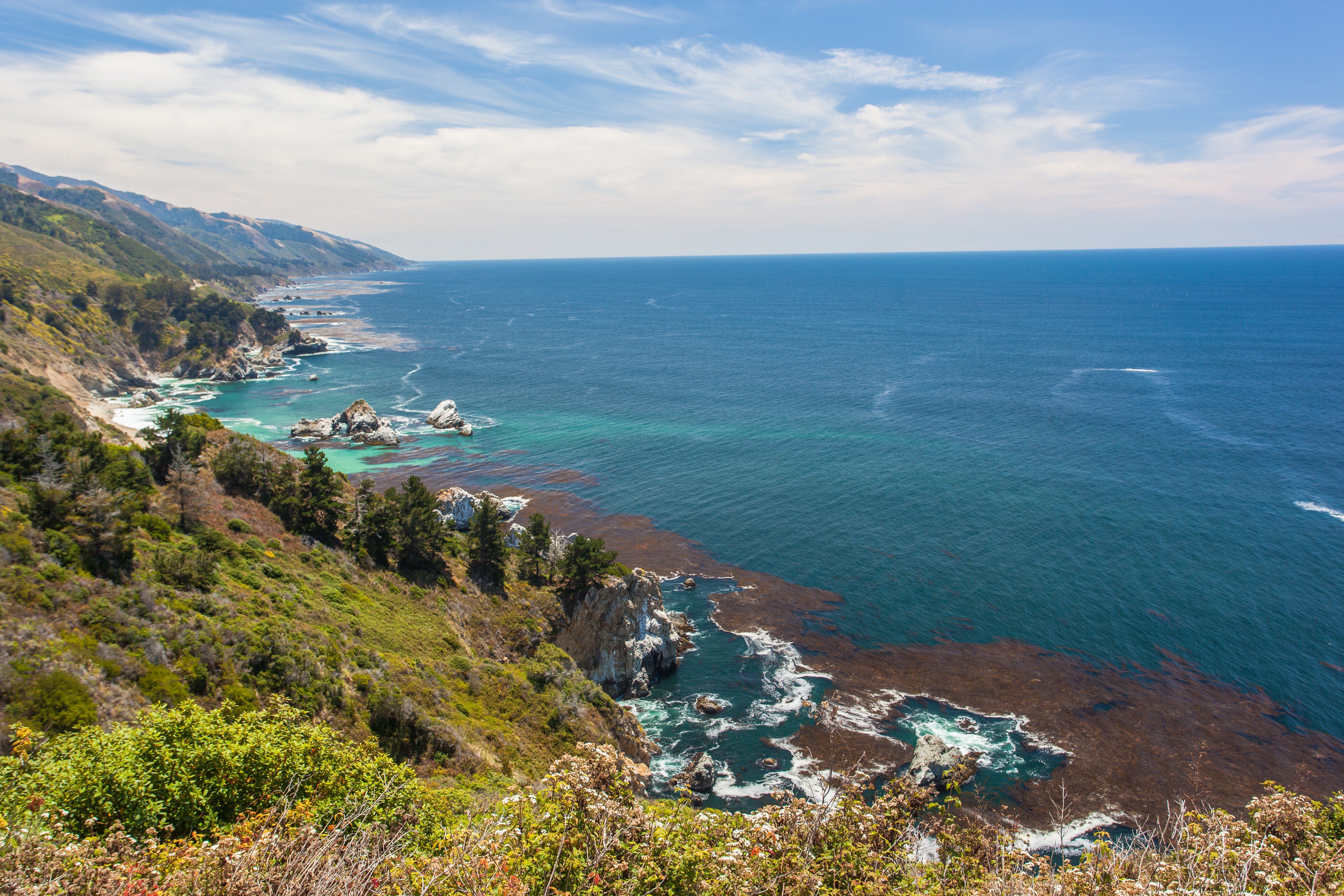 Blick auf Ozean an der Westküste in Kalifornien