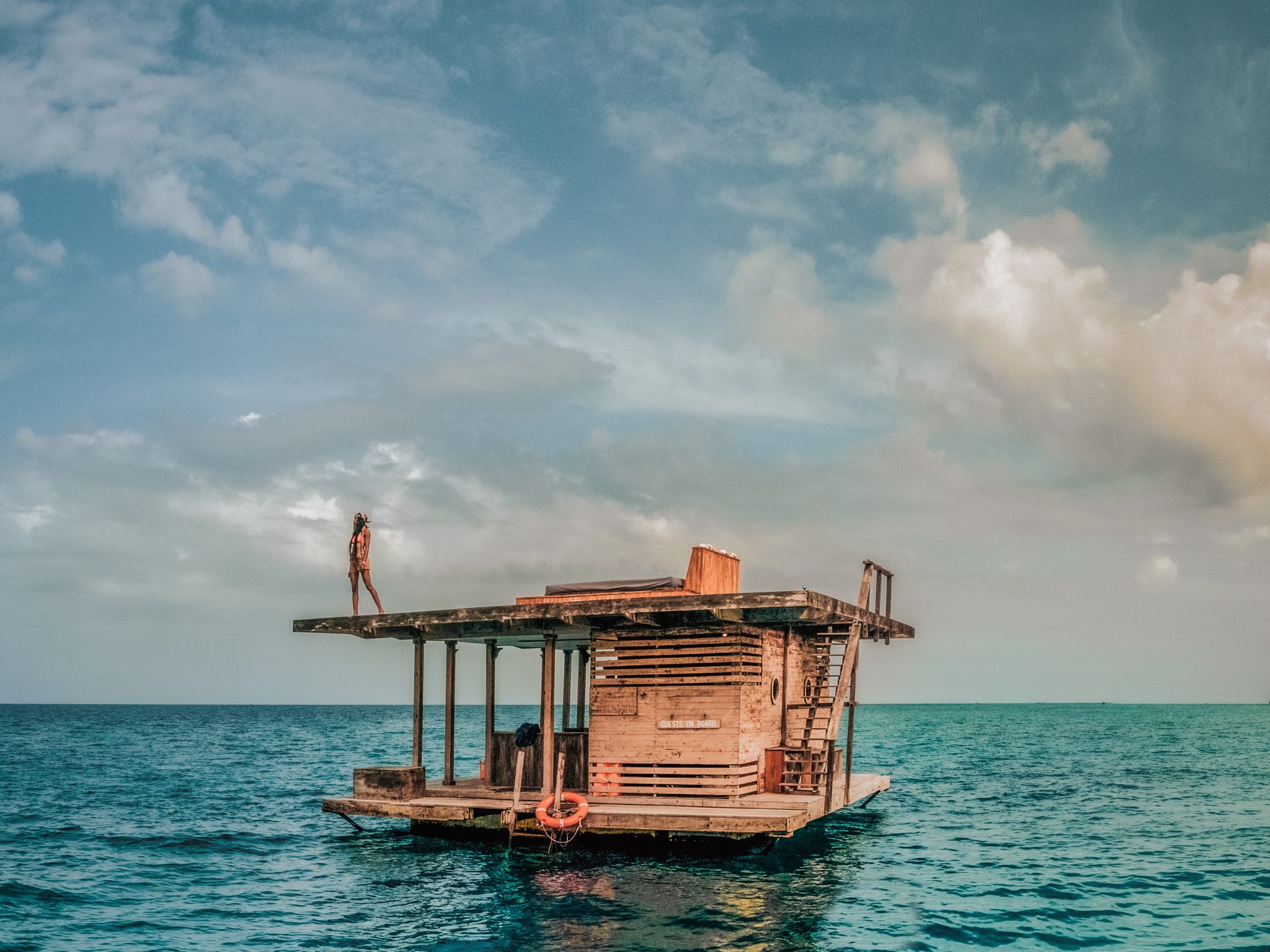 sunrise under water room