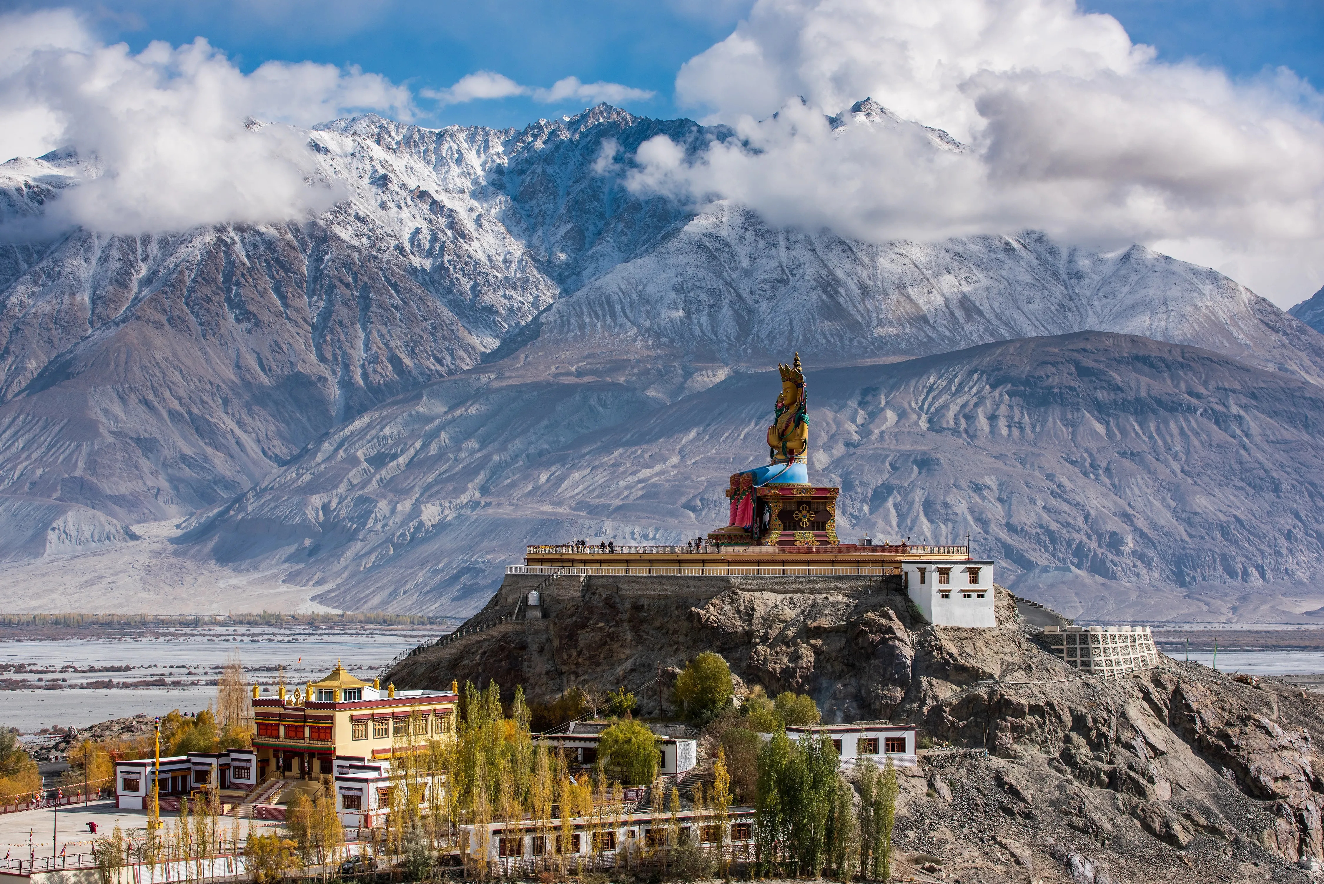 leh ladakh valley in gompa nubra