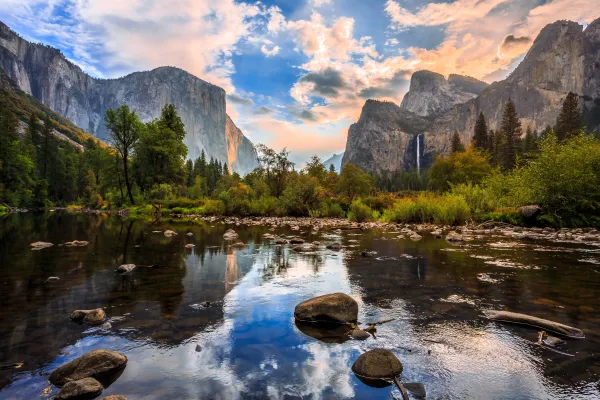 Blick auf den See im Yosemite-Nationalpark