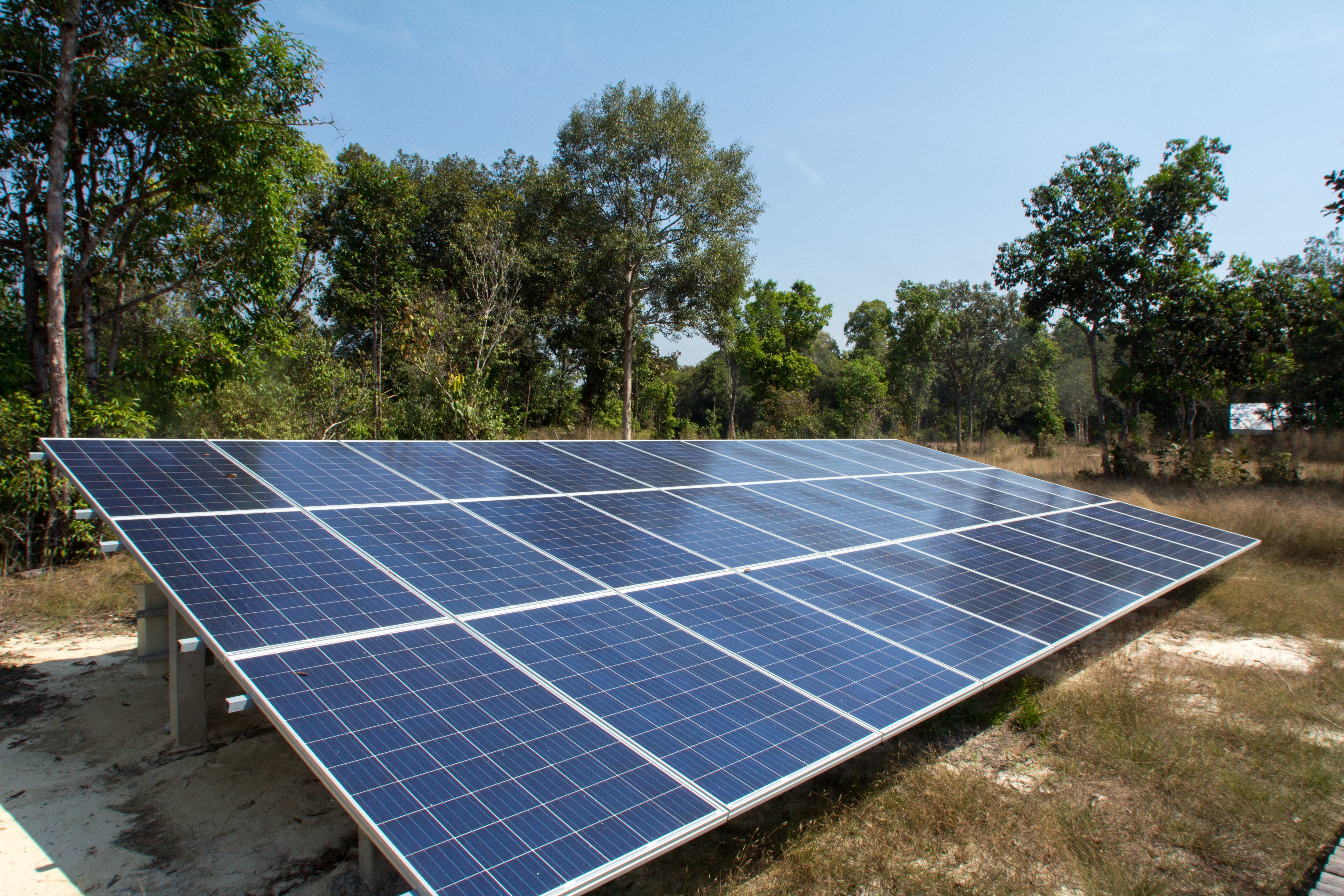 Solarmodule, die das Camp betreiben