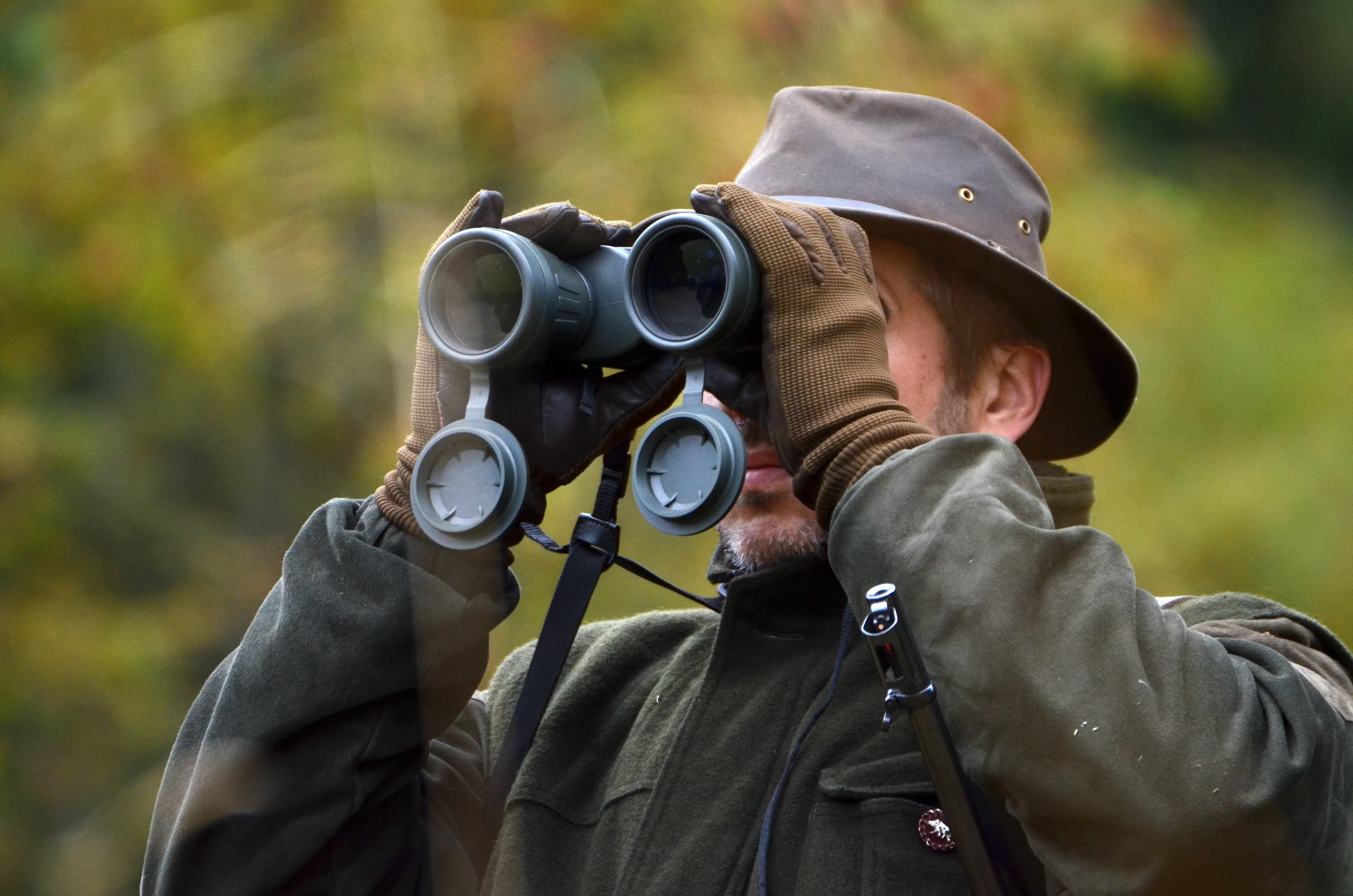 guide using binoculars