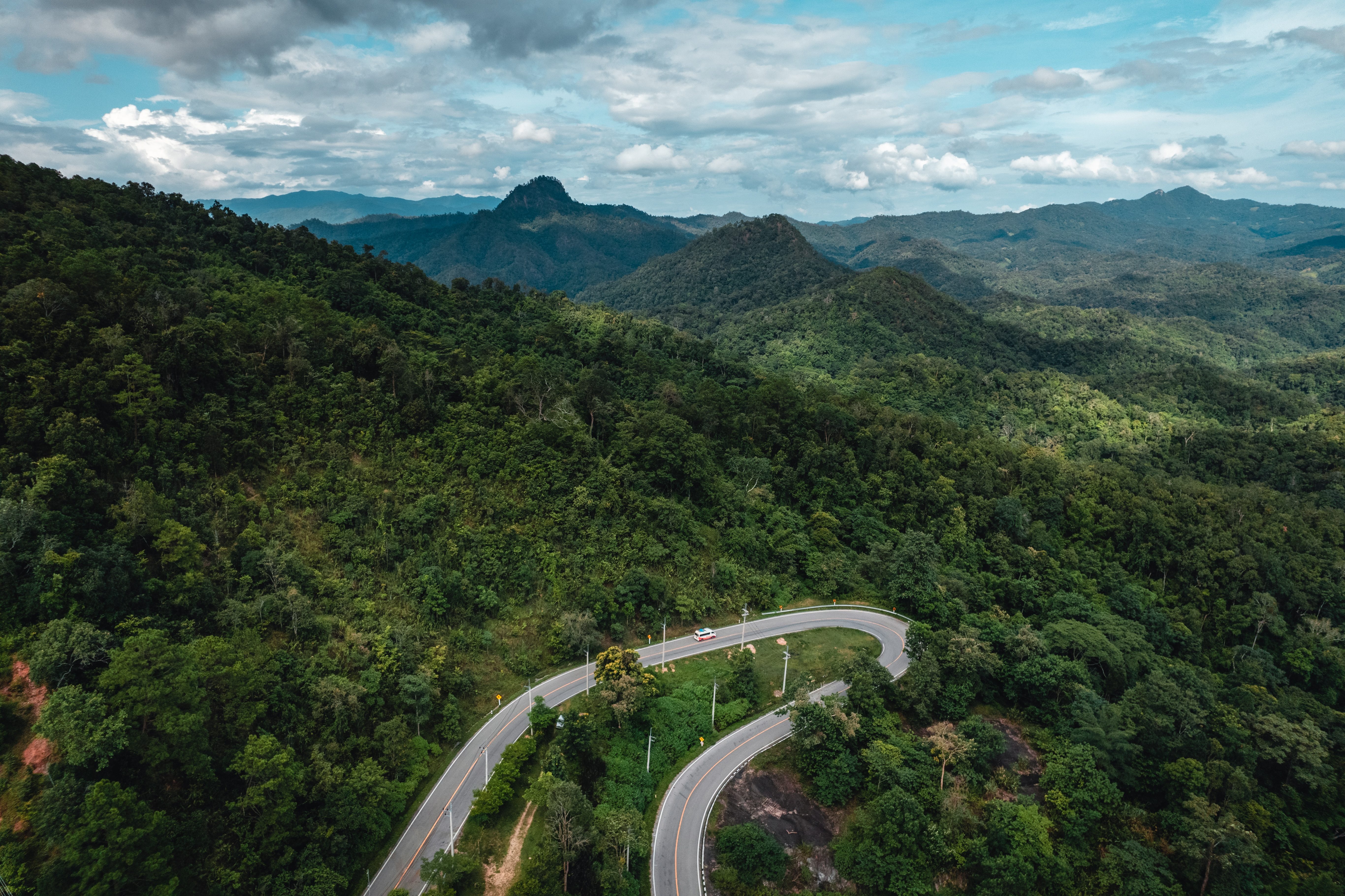 bergige thailändische Straße