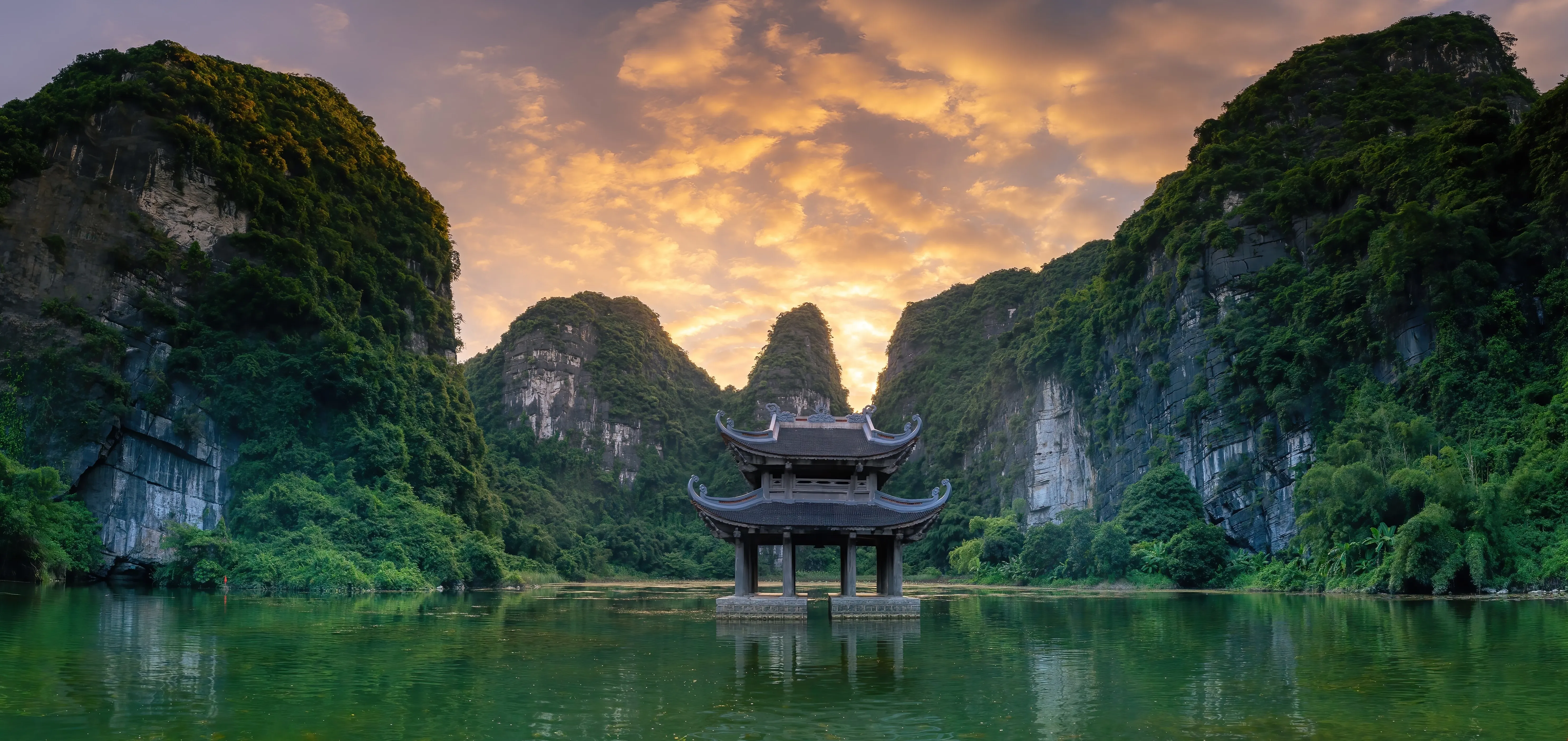 ho lang bay in vietnam