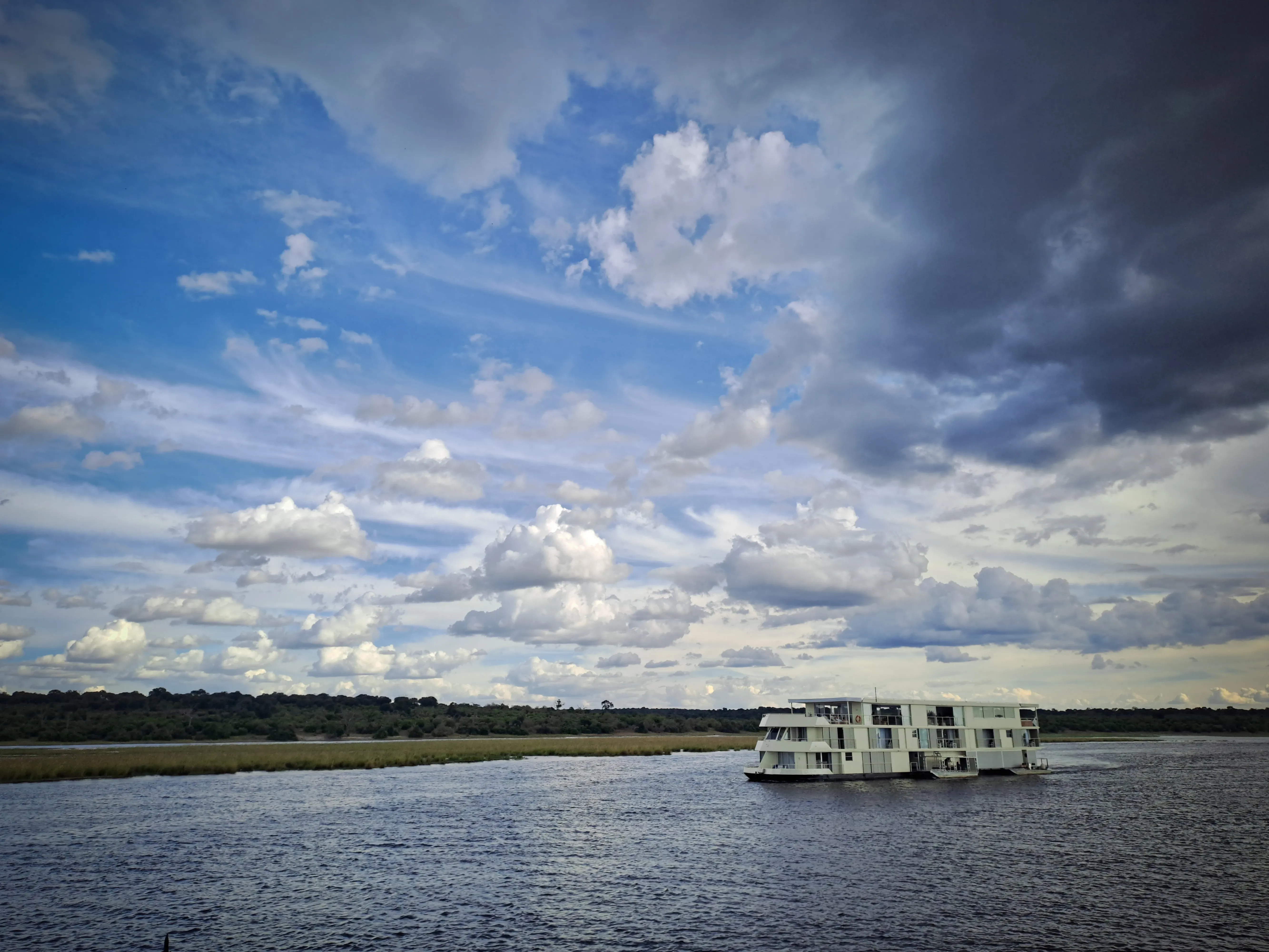 houseboat botswana